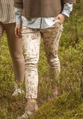 Isay Chino Printe Pant Spotted Sand